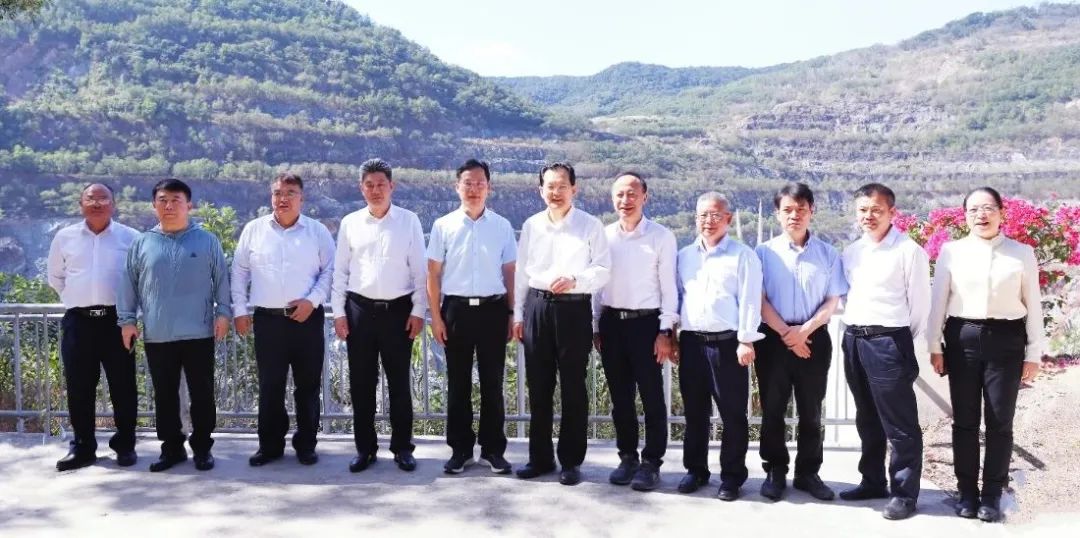 自然資(zi)源部(bu)到(dao)海南(nan)矿业开展(zhan)新(xin)一(yi)轮找矿突破战略行動(dòng)專(zhuan)题调研3.jpg
