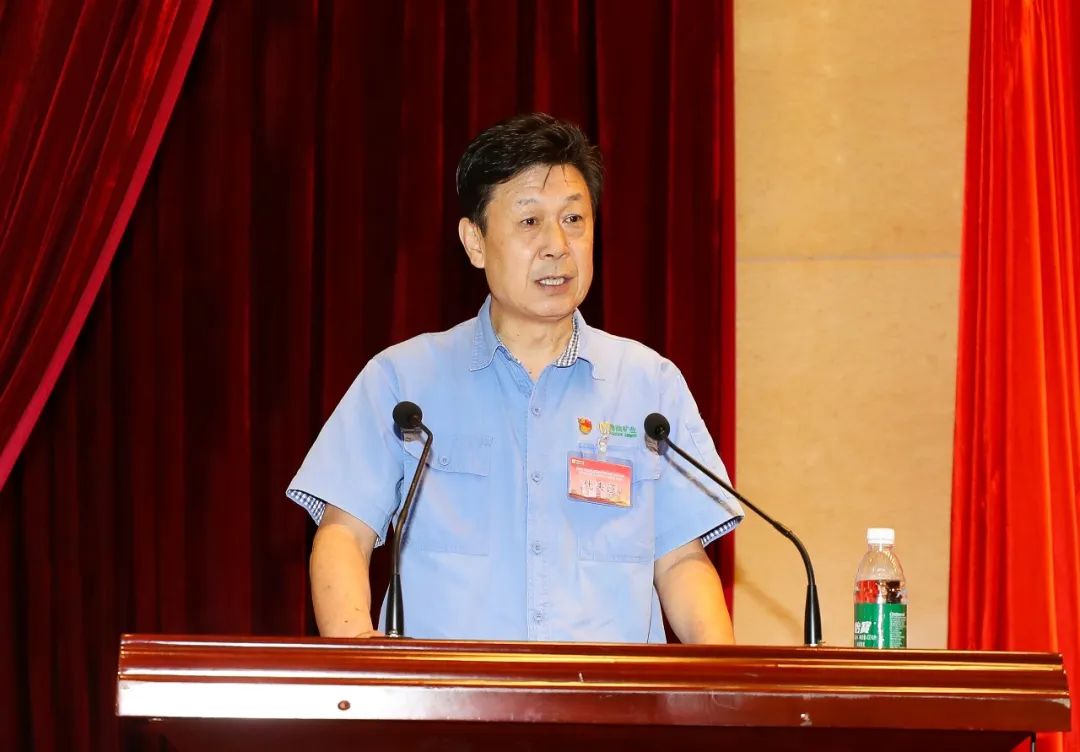 海南(nan)矿业召开第四届职工(gong)代(dai)表大(da)会第一(yi)次会议4.jpg