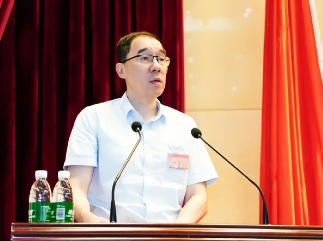 海南(nan)矿业召开第四届职工(gong)代(dai)表大(da)会第一(yi)次会议5.jpg