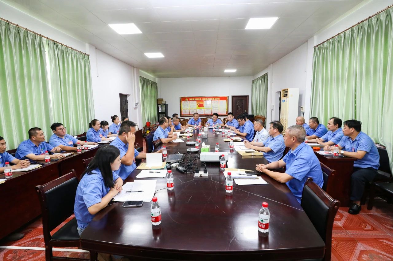 海南(nan)矿业召开第四届职工(gong)代(dai)表大(da)会第一(yi)次会议65.jpg
