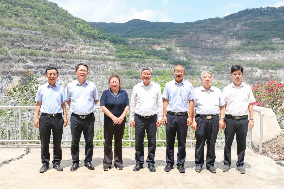 1715854946476797.jpg 海南(nan)省政协主(zhu)席李荣灿到(dao)海南(nan)矿业调研1_副本(ben).jpg