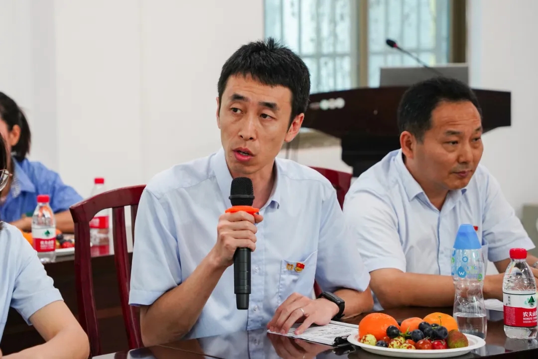 1719828061701389.jpg 海南(nan)矿业召开“七一(yi)”座谈会4.jpg