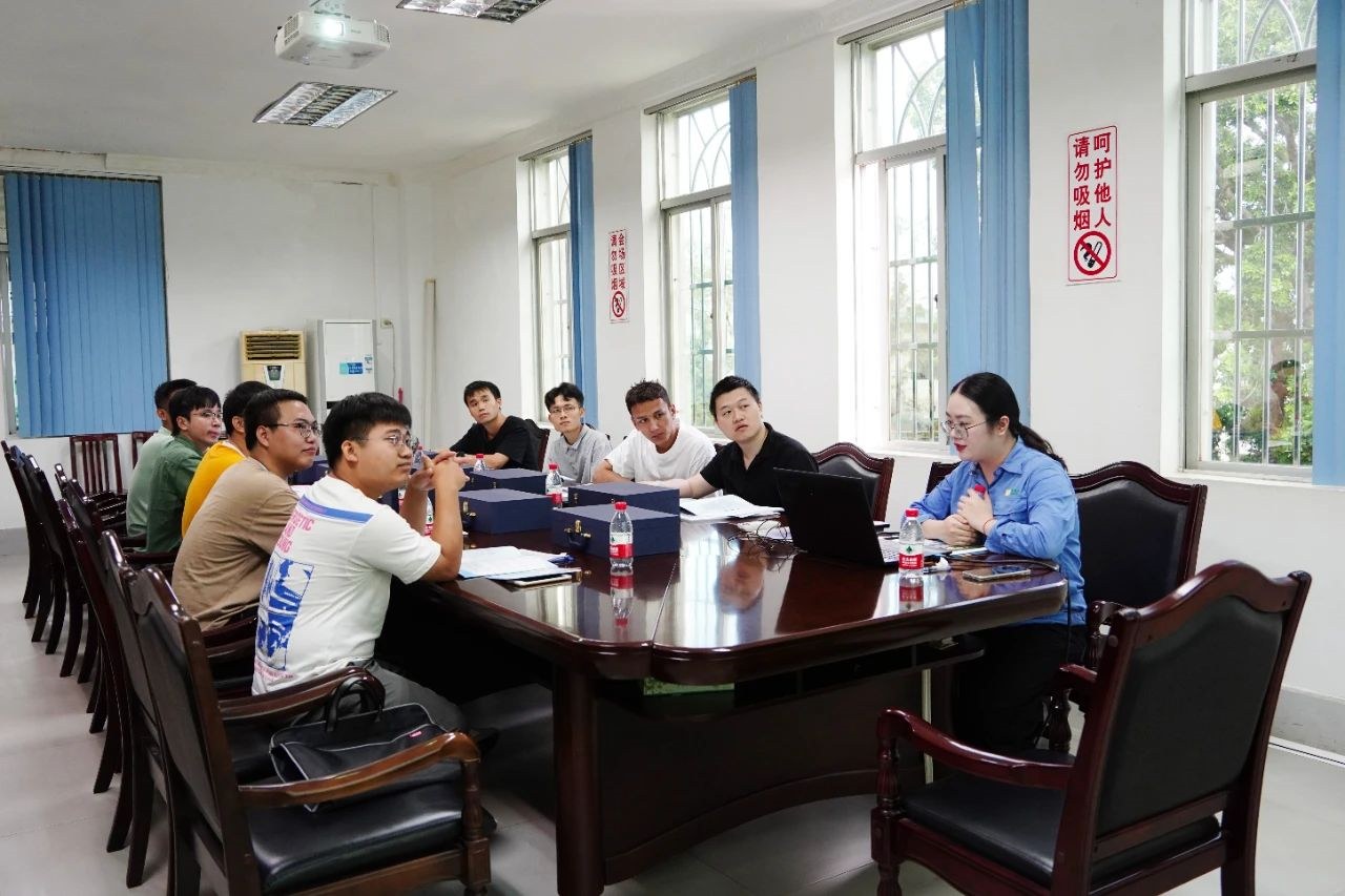 1721352767658938.jpg 9名(míng)青年(nian)員(yuan)工(gong)入职海南(nan)矿业石碌铁矿分(fēn)公(gōng)司7.jpg