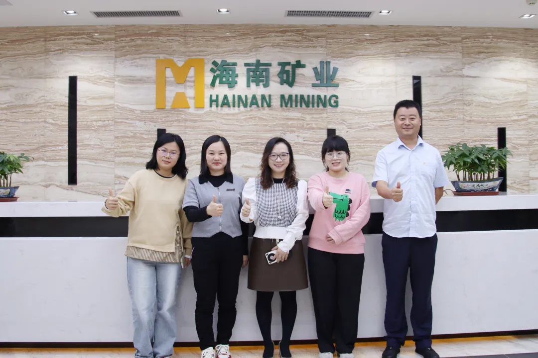 海南(nan)矿业人(ren)力(li)資(zi)源部(bu):致敬“她”力(li)量 海南(nan)矿业开展(zhan)“國(guo)際(ji)妇女節(jie)”係(xi)列活動(dòng)
