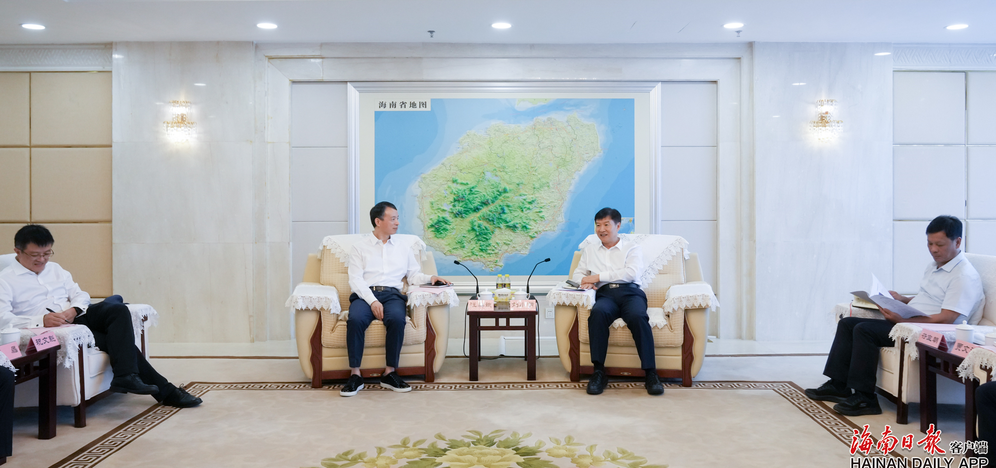 海南(nan)省省長(zhang)刘小(xiǎo)明会见复星國(guo)際(ji)聯(lian)席董事長(zhang)汪群斌一(yi)行